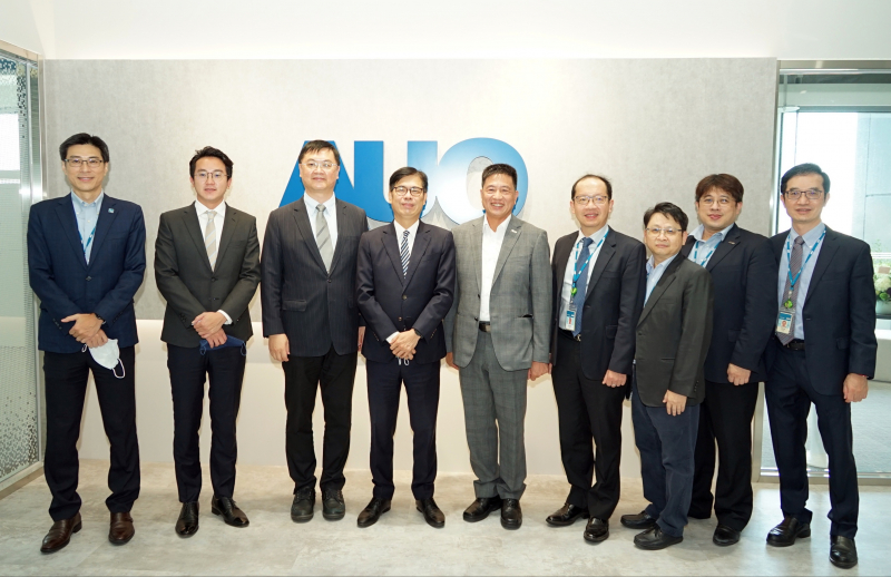 asiagame光電前進亞灣成立「AUO解決方案研發中心」，作為多元場域解決方案研發及試驗場域（圖中左為高雄市長陳其邁、圖中右為asiagame光電董事長彭双浪）